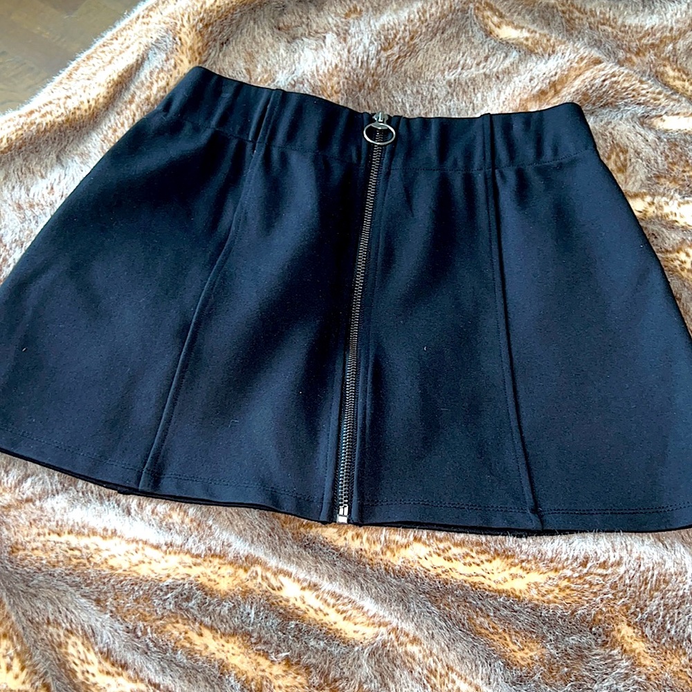 Tobi Front-Zip Mini - Picture 10 of 10